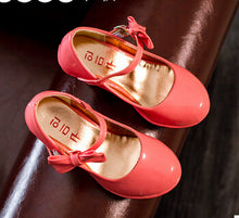 Load image into Gallery viewer, Bekanille Girls Leather Shoes Autumn Bowtie Sandals 2019 New Children Shoes High Heels Princess Sweet Sandals For Girls SZ107
